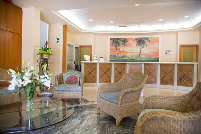 Imagen de los interiores del Hotel Village Paradise. Foto 15