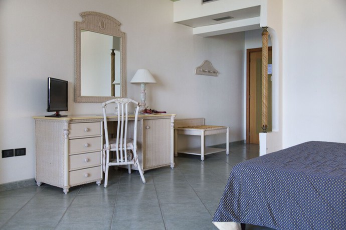 Imagen de la habitación del Hotel Village Paradise. Foto 7