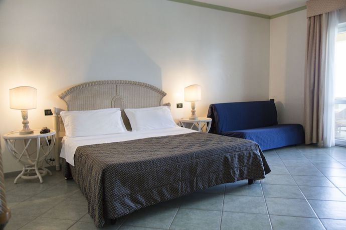 Imagen de la habitación del Hotel Village Paradise. Foto 8