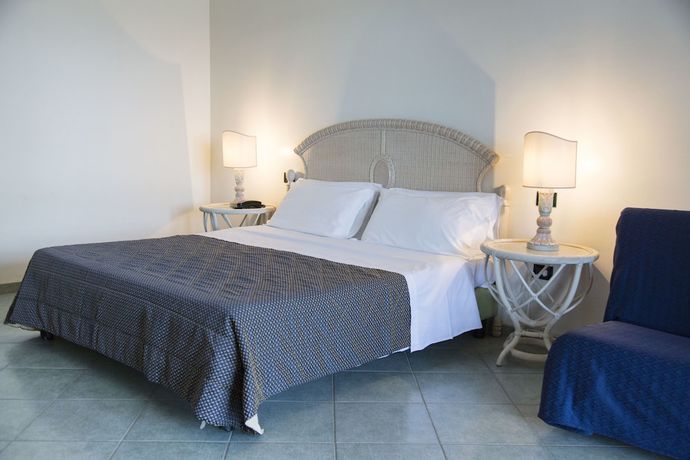 Imagen de la habitación del Hotel Village Paradise. Foto 12
