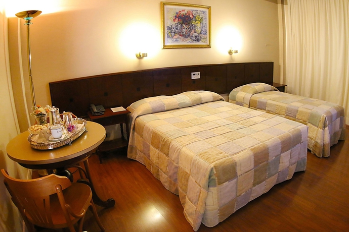 Imagen de la habitación del Hotel Village, Ponta Grossa. Foto 10