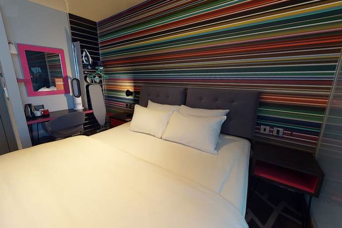 Imagen de la habitación del Hotel Village Portsmouth. Foto 5