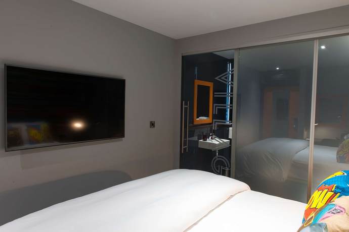 Imagen de la habitación del Hotel Village Portsmouth. Foto 13