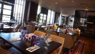 Imagen del bar/restaurante del Hotel Village Prem Watford Elstree Hotel & Leisure Club. Foto 3