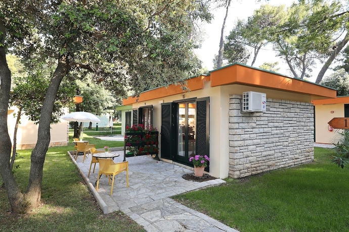 Imagen de la habitación del Hotel Village San Antonio. Foto 2