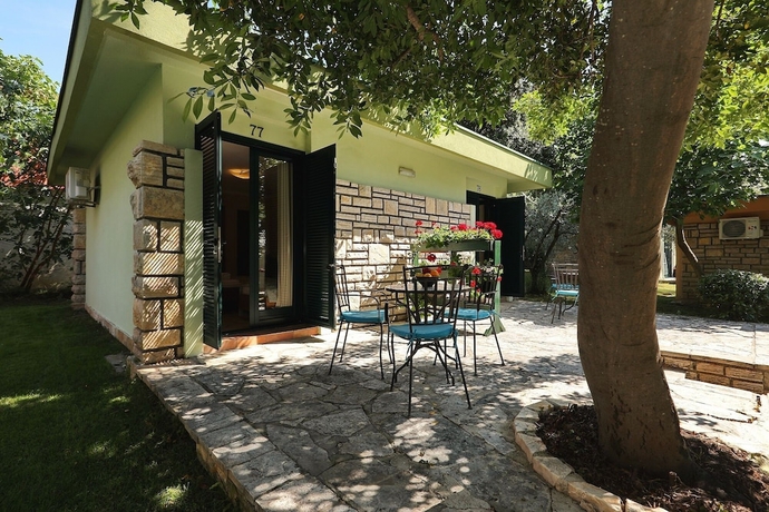 Imagen de la habitación del Hotel Village San Antonio. Foto 4