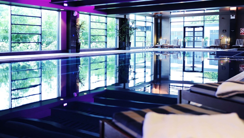 Imagen de la piscina del Hotel Village Solihull. Foto 15