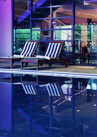 Imagen de la piscina del Hotel Village Solihull. Foto 16
