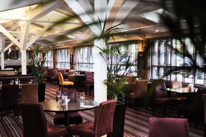 Imagen del bar/restaurante del Hotel Village St David's, Nr Chester. Foto 3
