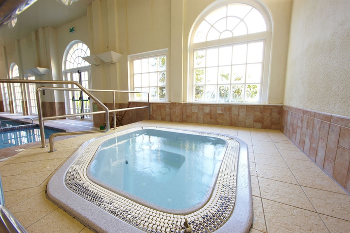 Imagen de la piscina del Hotel Village St David's, Nr Chester. Foto 16
