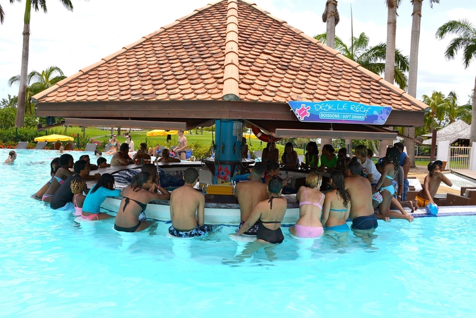 Imagen de la piscina del Hotel Village St Luce Pierre and Vacances. Foto 9