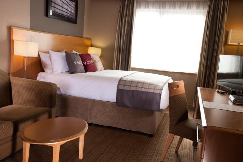 Imagen de la habitación del Hotel Village Swansea. Foto 8