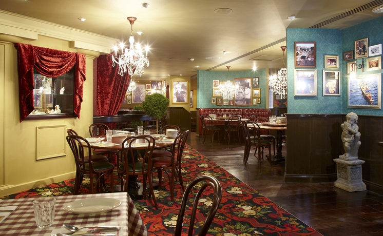 Imagen del bar/restaurante del Hotel Village Swindon. Foto 5