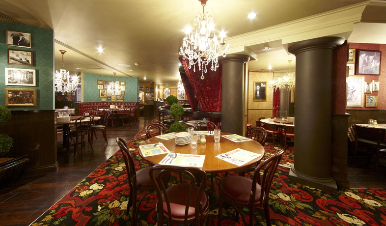 Imagen del bar/restaurante del Hotel Village Swindon. Foto 6