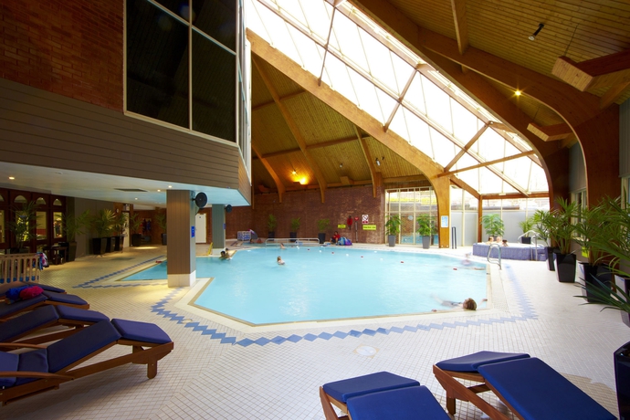 Imagen de la piscina del Hotel Village Swindon. Foto 16