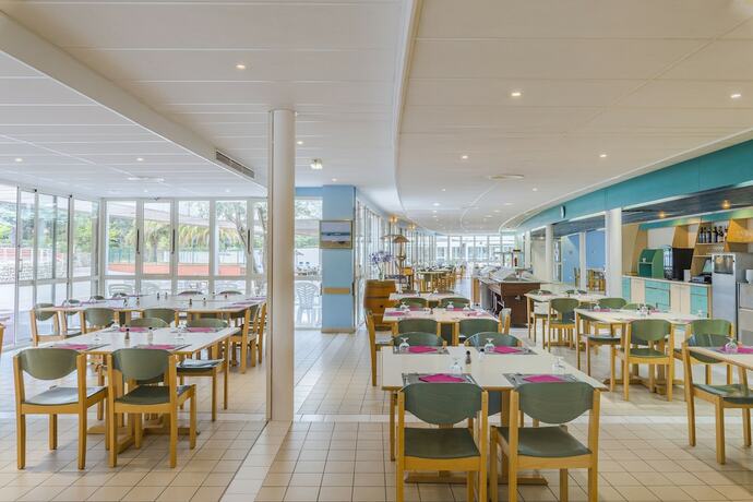 Imagen del bar/restaurante del Hotel Village Vacances Azureva Argelès-sur-mer. Foto 7