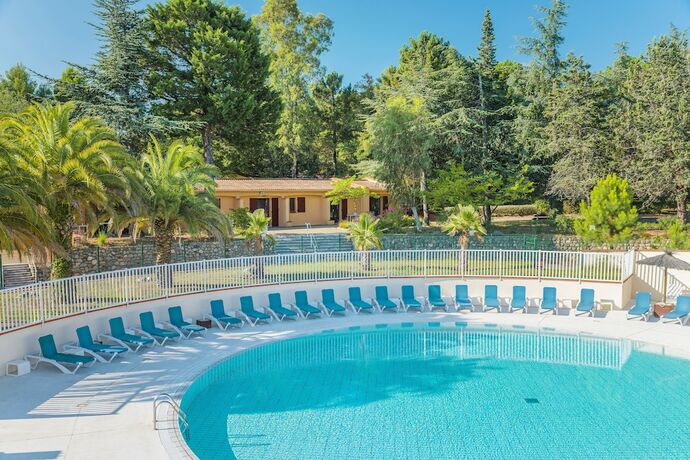 Imagen general del Hotel Village Vacances Azureva Argelès-sur-mer. Foto 2