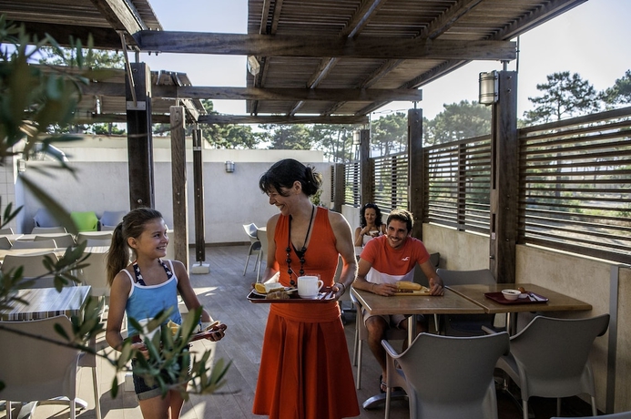 Imagen del bar/restaurante del Hotel Village Vacances La Balagne. Foto 6