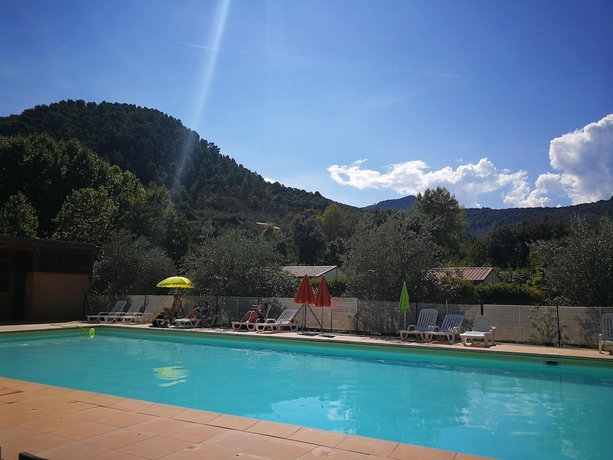 Imagen de la piscina del Hotel Village Vacances La Fontaine d\'Annibal. Foto 19