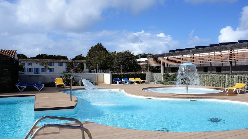 Imagen de la piscina del Hotel Village Vacances La Marti&egrave;re - Ol&eacute;ron. Foto 19