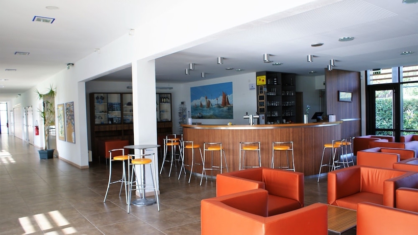 Imagen del bar/restaurante del Hotel Village Vacances La Marti&egrave;re - Ol&eacute;ron. Foto 6