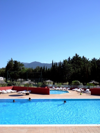 Imagen de la piscina del Hotel Village Vacances Les Abricotiers By Popinns. Foto 17