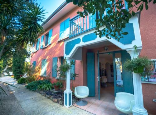 Imagen general del Hotel Village Vacances Lou Riou. Foto 3