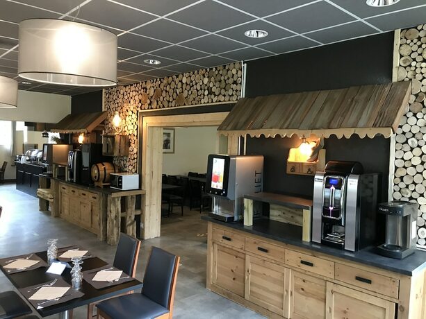 Imagen del bar/restaurante del Hotel Village Vacances Neaclub - La Pulka. Foto 8