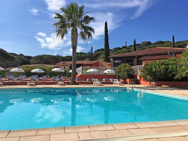 Imagen de la piscina del Hotel Village Vacances Ramatuelle. Foto 17