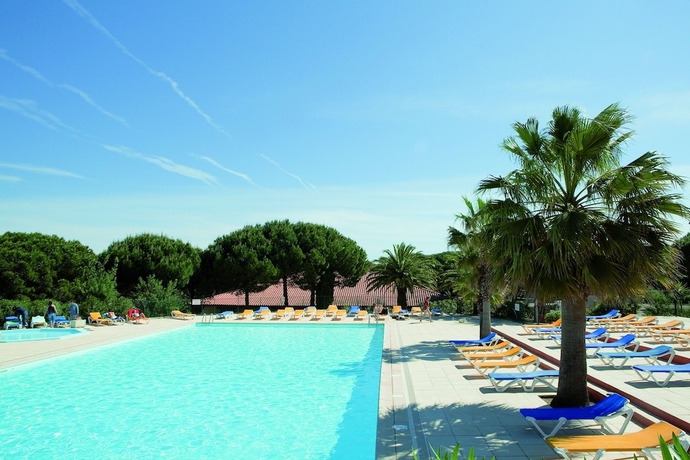 Imagen de la piscina del Hotel Village Vacances Ramatuelle. Foto 18