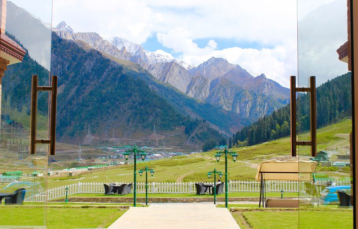 Imagen de los exteriores del Hotel Village Walk. Foto 19