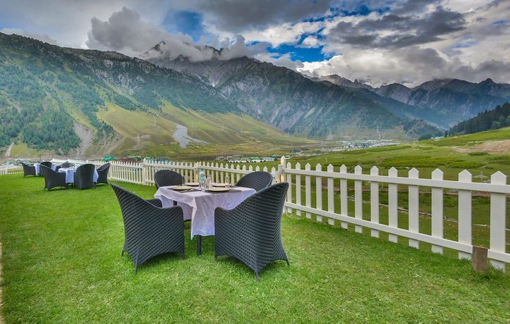 Imagen de los exteriores del Hotel Village Walk. Foto 20