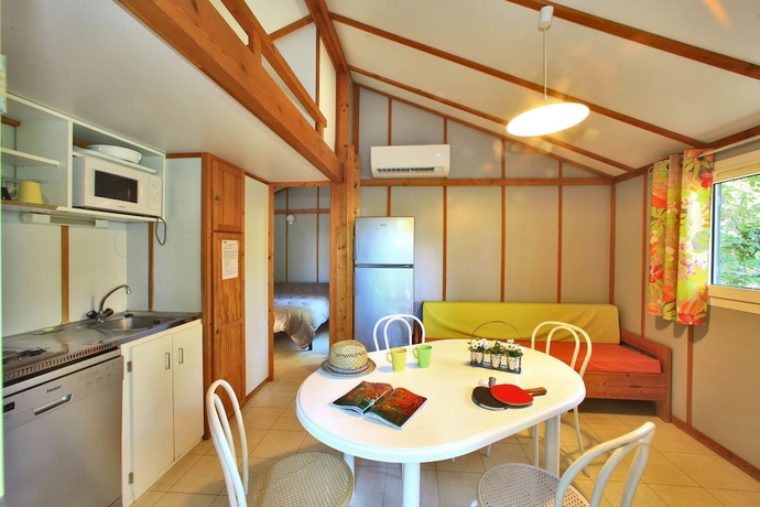 Imagen de la habitación del Hotel Village and Spa les Ventoulines. Foto 3