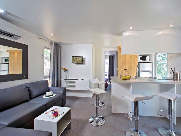 Imagen de la habitación del Hotel Village and Spa les Ventoulines. Foto 9