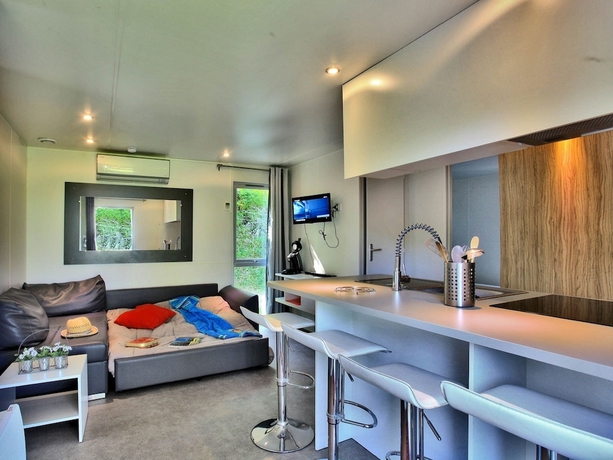 Imagen de la habitación del Hotel Village and Spa les Ventoulines. Foto 12