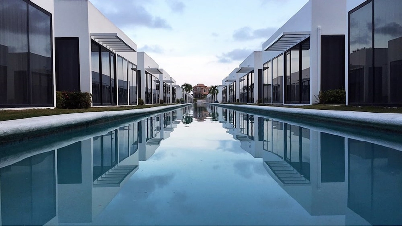 Imagen general del Hotel Village at the Pool. Foto 1