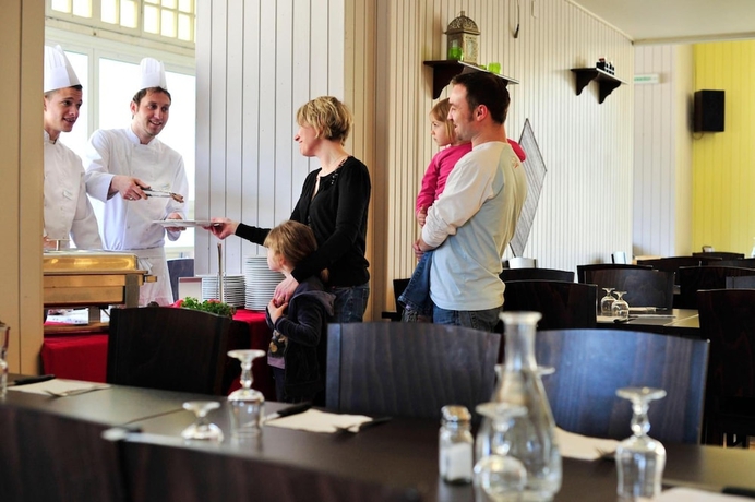 Imagen del bar/restaurante del Hotel Village vacances Le Chablais. Foto 7