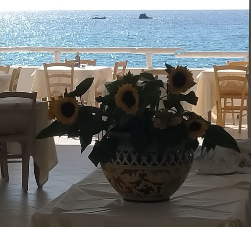 Imagen del bar/restaurante del Hotel Villaggio Agrumeto. Foto 4