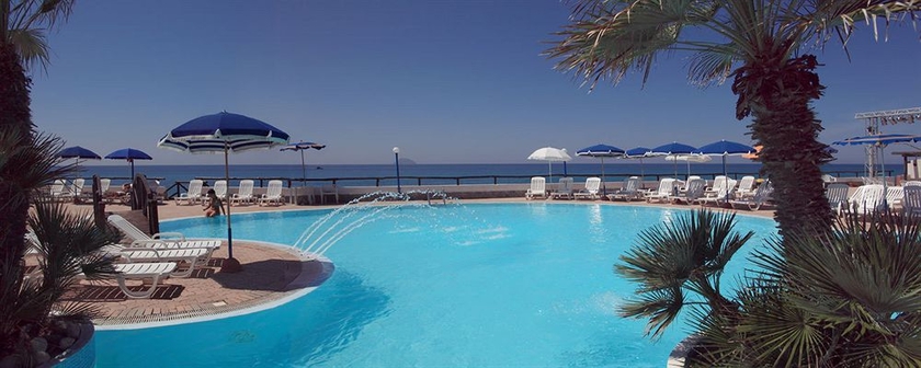 Imagen de la piscina del Hotel Villaggio Agrumeto. Foto 3