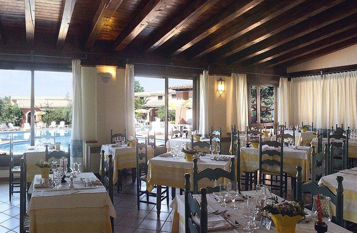 Imagen de los exteriores del Hotel Villaggio Alba Dorata. Foto 10