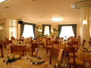 Imagen del bar/restaurante del Hotel Villaggio Albergo Belmonte. Foto 5