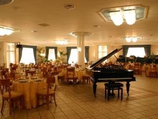 Imagen del bar/restaurante del Hotel Villaggio Albergo Belmonte. Foto 6