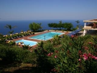 Imagen de la piscina del Hotel Villaggio Albergo Belmonte. Foto 9