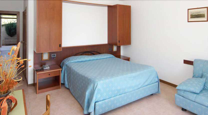 Imagen de la habitación del Hotel Villaggio Albergo Il Gabbiano. Foto 4