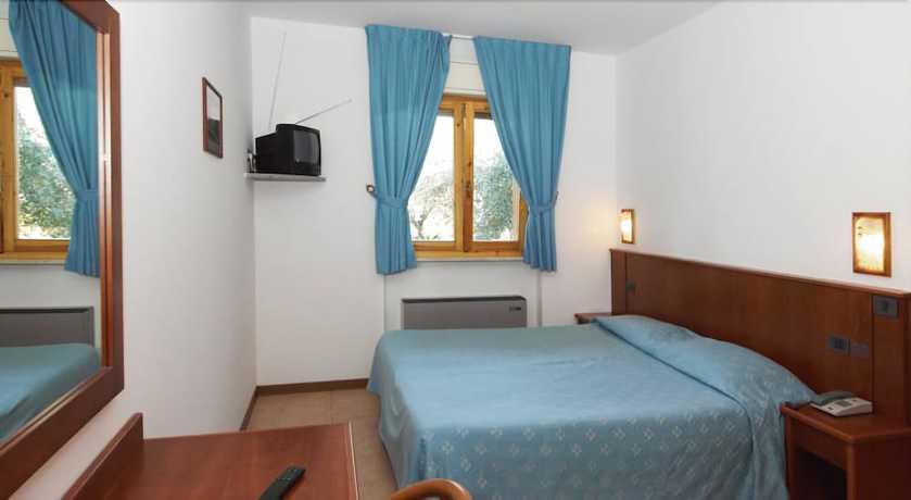 Imagen de la habitación del Hotel Villaggio Albergo Il Gabbiano. Foto 12