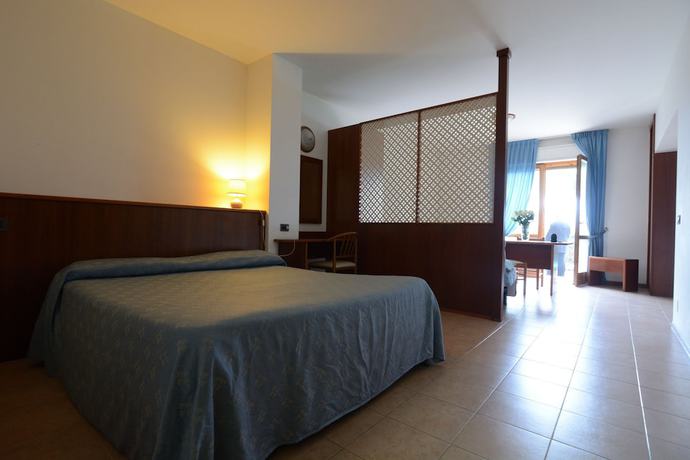 Imagen general del Hotel Villaggio Albergo Il Gabbiano. Foto 2