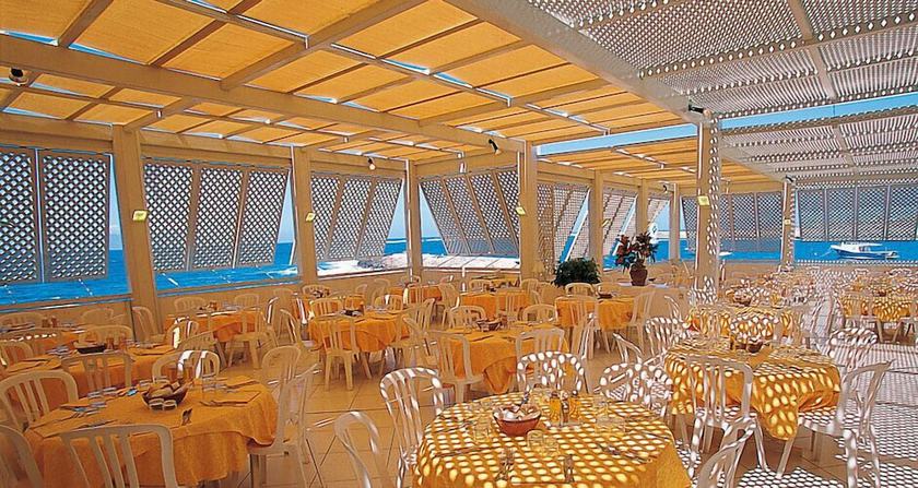 Imagen del bar/restaurante del Hotel Villaggio Approdo Di Ulisse. Foto 4