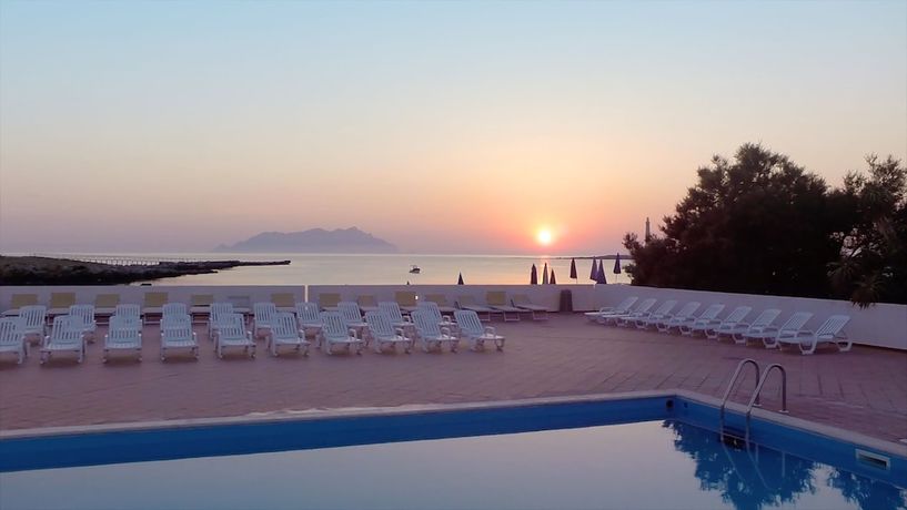 Imagen de la piscina del Hotel Villaggio Approdo Di Ulisse. Foto 19