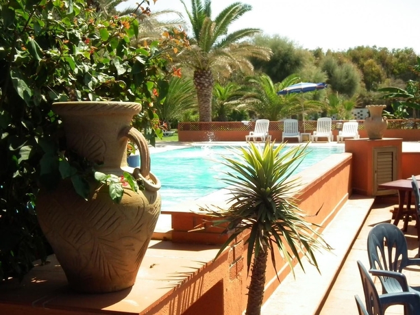 Imagen de la piscina del Hotel Villaggio Athragon. Foto 18