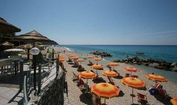 Imagen general del Hotel Villaggio Baia del Godano. Foto 14